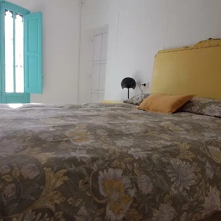 Casita De La Almedina De *